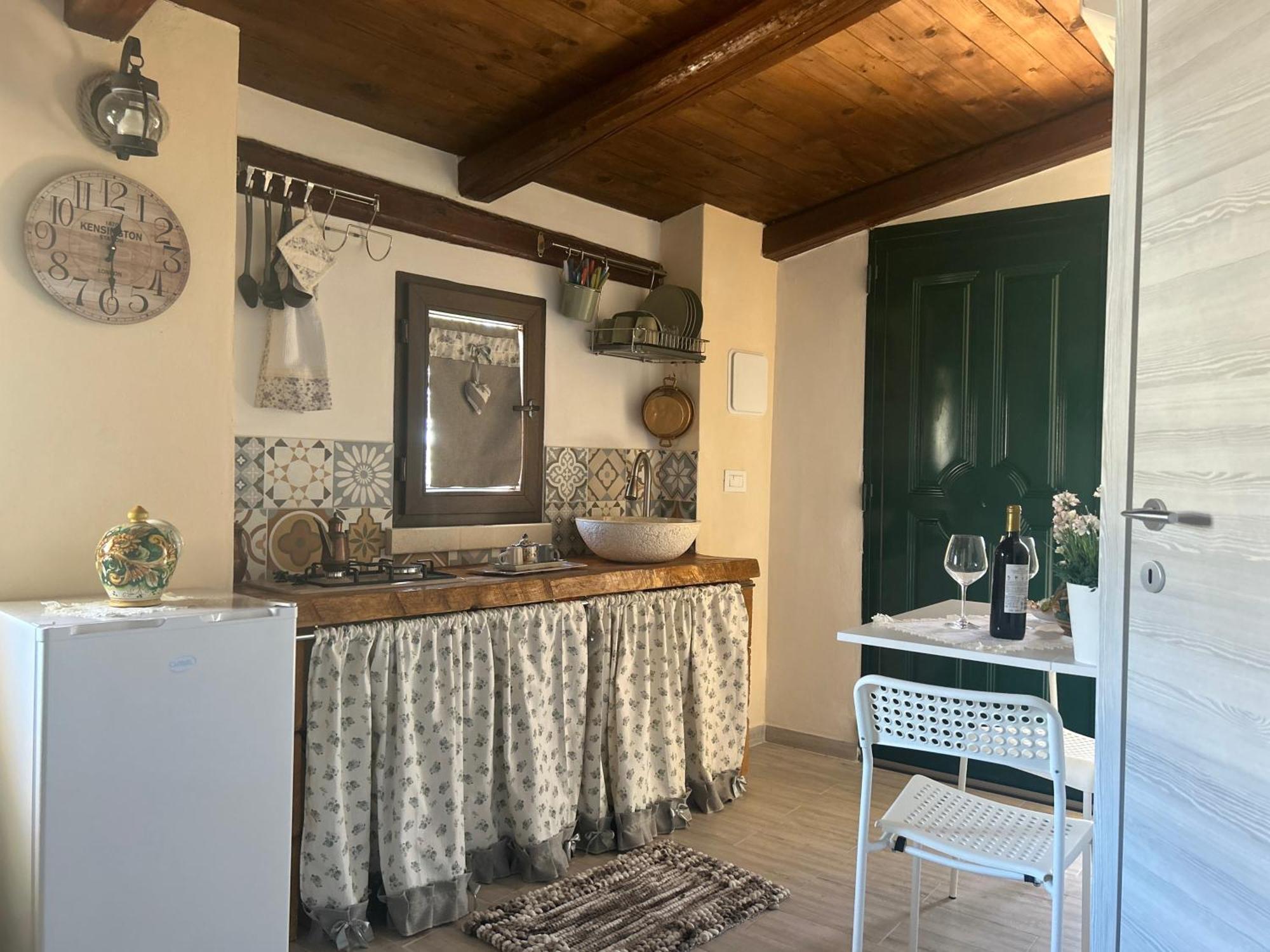 "The Cottage"With Sea View, Parking & Wifi 阿沃拉 外观 照片